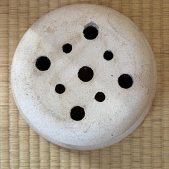 陶器製植木鉢 淡いベージュ 直径約20cmの画像