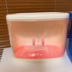 ミルトンと哺乳瓶保管棚の画像