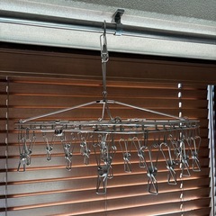 オールステンレス角型ハンガー・小 約３５．５×２８ｃｍ・ピンチ１８個付の画像