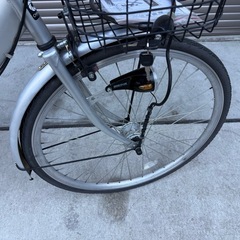 格安良品★ ママチャリ　ソシエゴ　ノーパンクタイヤ　ＬＥＤオートライト　２６インチ　シルバー　中古自転車　の画像