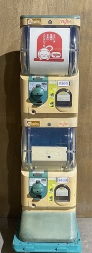 ガチャガチャ本体上下セット　カギ付き