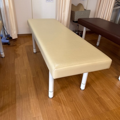 施術ベッド 180×60｜治療院使用｜比較的キレイ｜引き取り限定）