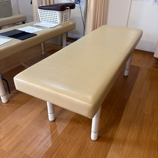 施術ベッド 180×60｜治療院使用｜比較的キレイ｜引き取り限定）