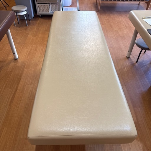 施術ベッド 180×60｜治療院使用｜比較的キレイ｜引き取り限定）