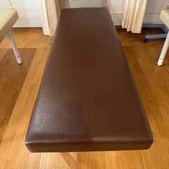 治療院で使っていた。ベッド/最近まで使用/比較的きれいの画像