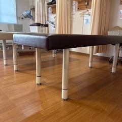 治療院で使っていた。ベッド/最近まで使用/比較的きれいの画像