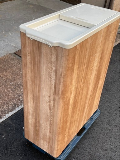 【動確済み】Panasonic 小型冷凍ストッカー SCR-S65 62L 単相 100V 幅710×奥340×高さ865(mm) ス