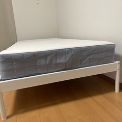 IKEA VESTEROYマットレス、IKEA  VEVELSTAD フレームセットの画像