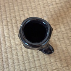 黒いブーツ型陶器花瓶の画像