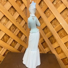 【愛品館 江戸川店】リヤドロ 仔犬を抱く貴婦人 4893 本体のみ ID:112-052779-007の画像