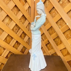 【愛品館 江戸川店】リヤドロ 仔犬を抱く貴婦人 4893 本体のみ ID:112-052779-007の画像