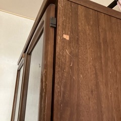 中古の食器棚の画像
