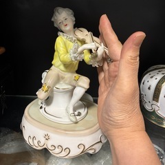 陶器の
レース人形の画像