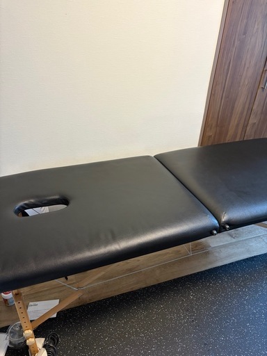 折りたたみ マッサージベッド 木製 有孔 ブラック (さくやま) 我孫子町