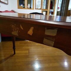 アンティークテーブルの画像