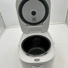 アイリスオーヤマ IH炊飯器 3合 ERC-IB30-W 極厚火釜 / 2017年製 の画像