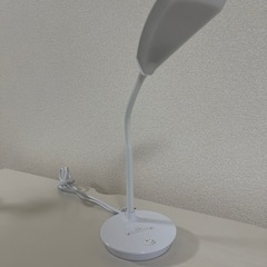 LEDデスクライト ホワイト（角度調整可）の画像