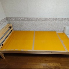 木製しシングルベッド 電源コンセント付きの画像