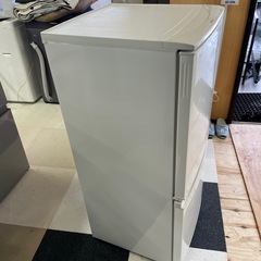 SHARP ノンフロン冷蔵庫　SJ-D14B-W 2016年の画像