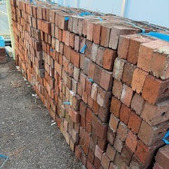 No.2早い者勝ち　　大量の穴あきレンガ　　野積　120個の画像