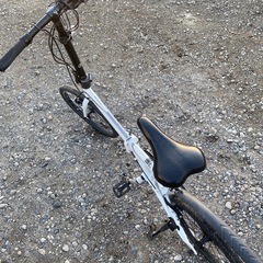 アサヒ アルブレイズ 折りたたみ自転車 ミニベロ 20インチ ホワイト 軽量アルミフレーム ８段ギアの画像