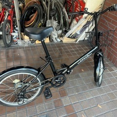 20インチ　外装6段変速　カゴ付き折り畳み自転車　ブラックの画像