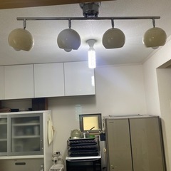 商談中です　
シーリングライト　天井照明　4灯の画像