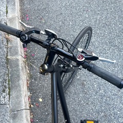 🔵中古車🔵　クロスバイク　700C　外装6段変速　マットブラック　ワイヤー錠付✨　中古自転車　点検調整永久無料✨　西宮市の画像