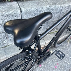 🔵中古車🔵　クロスバイク　700C　外装6段変速　マットブラック　ワイヤー錠付✨　中古自転車　点検調整永久無料✨　西宮市の画像