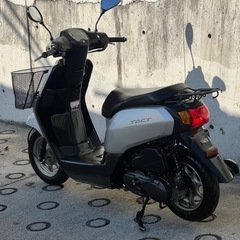 大人気セール‼️安心の高年式😌バッテリー充電済み🔋前後タイヤまだまだ山あり🗻嬉しいシート張り替え♪オイル交換済み♻️燃費重視＆バイク初心者🔰＆年式重視の方にオススメ✨ラクラク始動のインジェクション💥AF75タクト✴の画像