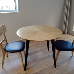 ダイニングテーブル・イスセットの画像