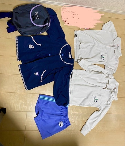 園児服とリュックを売ります。