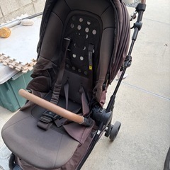 ベビーカー　と　キッズ用三輪車の画像