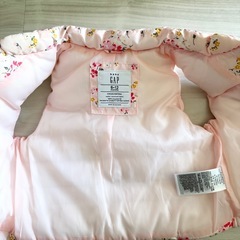 GAP ベビー 花柄 フリル ダウンベスト ピンク 70cmの画像