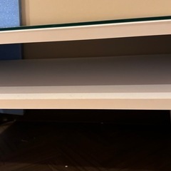 ホワイトガラステーブルの画像