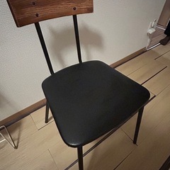 ニトリのダイニングチェア 「ステインSD MBR」 合皮の画像