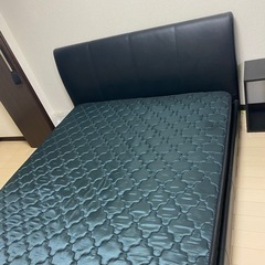 ダブルベッドフレーム マットレスの画像