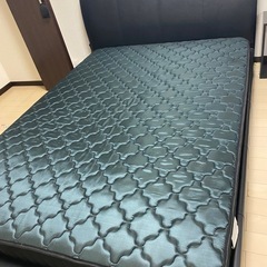 ダブルベッドフレーム マットレスの画像