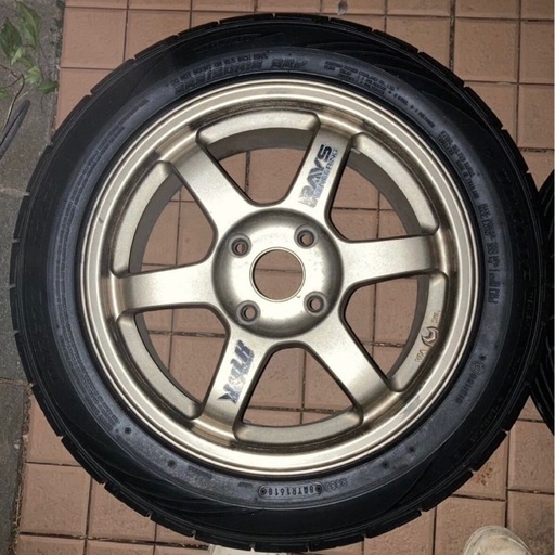 激レアだと思われ ホイール TE37 4穴 114.3 8J 2本 タイヤ付き