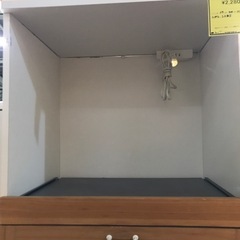 ジャングルジャングル貝塚店　レンジ台　白　茶色　木　木目　2ドア　引き出し　コンセント　中古　貝塚市　二色浜の画像