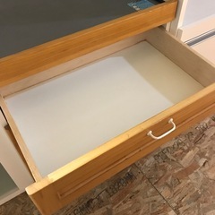 ジャングルジャングル貝塚店　レンジ台　白　茶色　木　木目　2ドア　引き出し　コンセント　中古　貝塚市　二色浜の画像