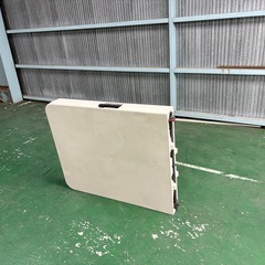 折りたたみテーブルの画像