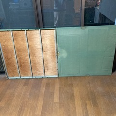 木製ベッドの画像