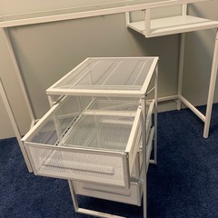 IKEA VITTSJO ラップトップテーブル　ガラス　デスク　VITTSJÖ ヴィットショー。　　の画像