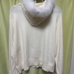 リジェイスプル　白のファーパーカーの画像