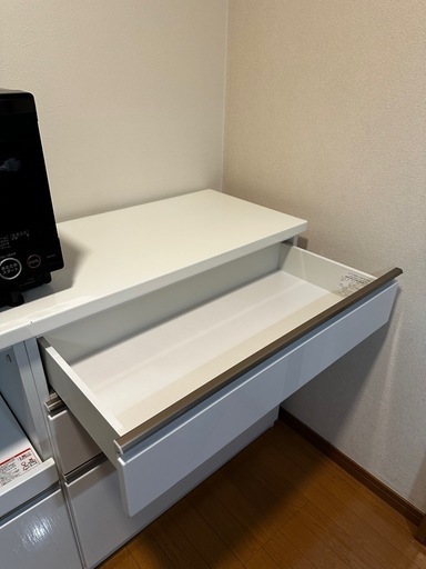【お取引中です】食器棚 食器棚 幅139.6cm コンセント付き スライド棚 モイス加工 日本製 （ 開 