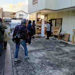 現代アートのアーティストを推し活する仲間