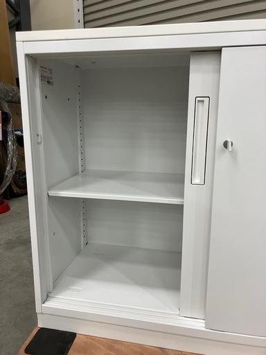 【来店歓迎】【OF-109】KOKUYO コクヨ ローキャビネット エディア 書引き違い書庫　棚 備品収納 鍵付き ホワイトスチール　検)事務机　オフィス チェア　会議 椅子　ロッカー　ミーティングテーブル　応接ソファ 店舗 事務所 什器　書庫 本棚 ラック デスク スチール 美品多数 格安 【中古オフィス家具】 来店歓迎】【OF-109】KOKUYO コクヨ ローキャビネット エディア 書引き