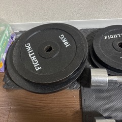 ベンチ、ダンベル、バーベル、プレートの画像