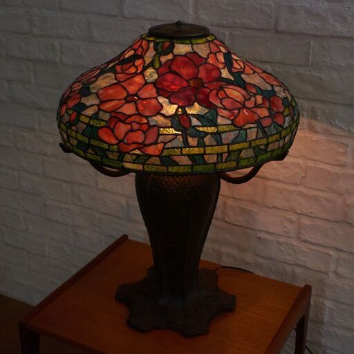 【発送の場合は即購入不可】 ステンドグラス ティファニーランプ 花模様 テーブルランプ アールヌーヴォー 様式 スタンドライト 照明 ガラス 店舗什器 工芸品 97505
